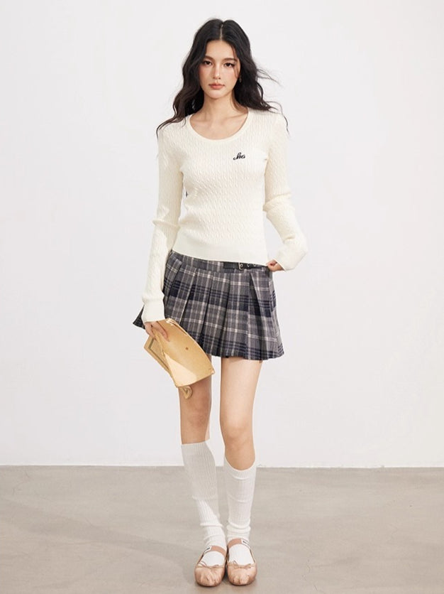 Embroidered Cable Knit Fitted Crewneck