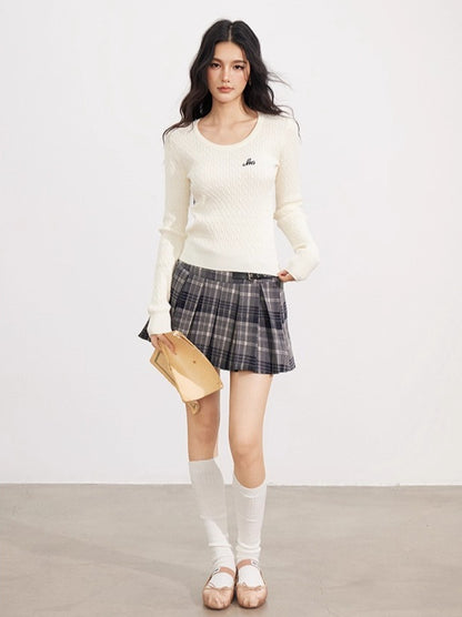 Embroidered Cable Knit Fitted Crewneck