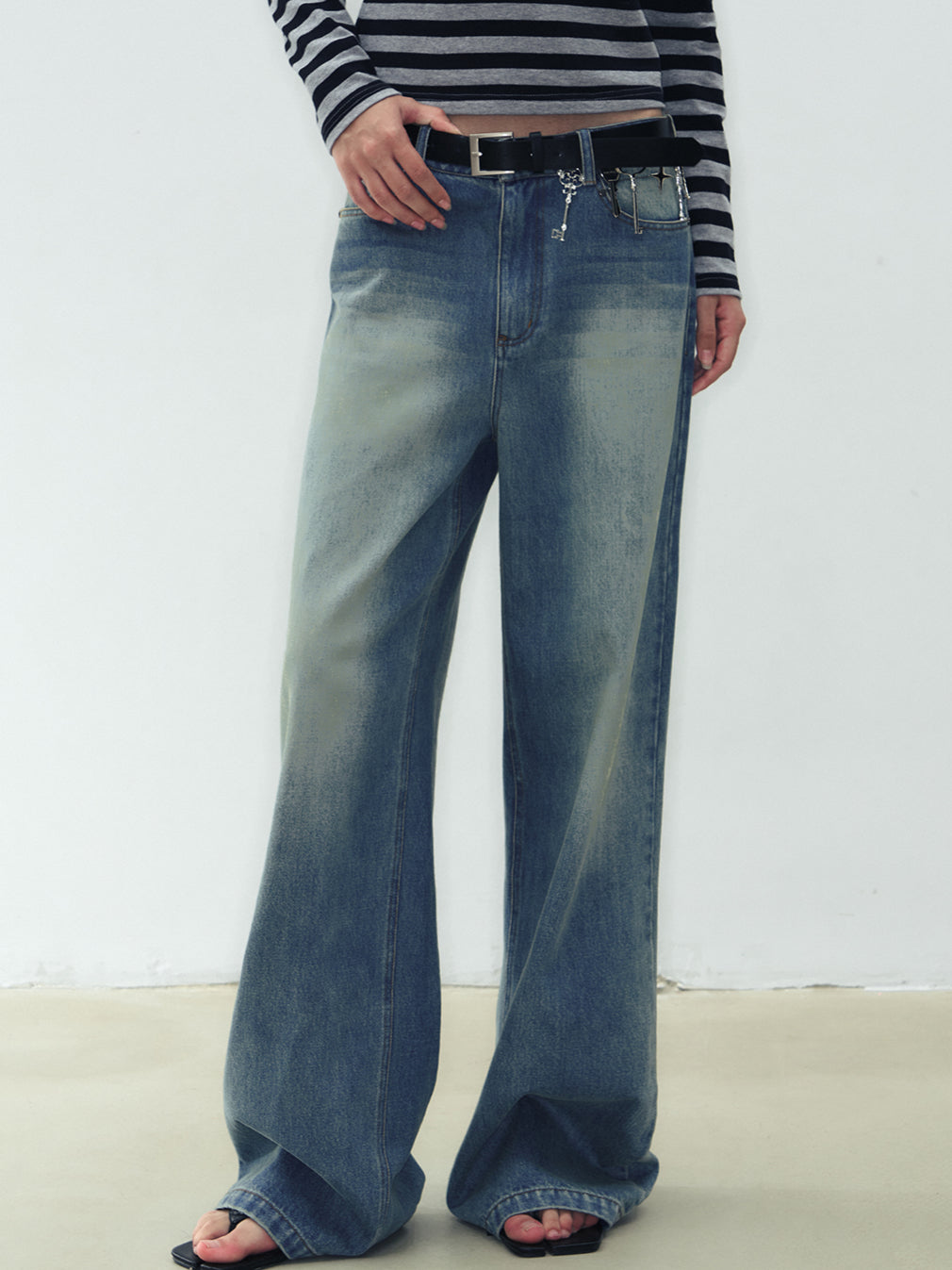 Relaxed Fit Washed Jeans