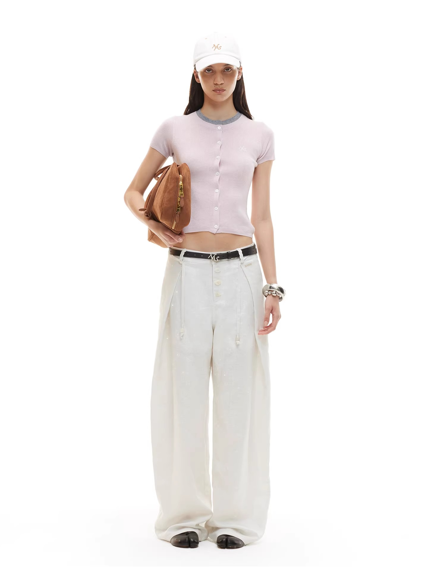 تيشيرت بقصة ضيقة من مزيج صوف المارينو بطبقة وهمية وحواف متباينة