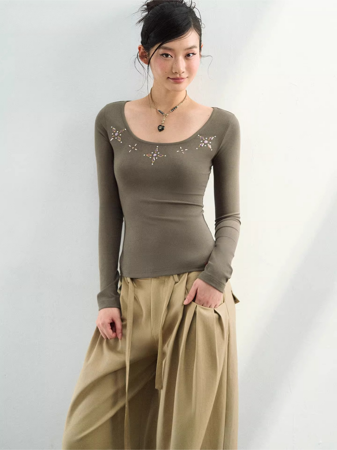 Rhinestone Embellished French U-Neck Knit TT-Shirts