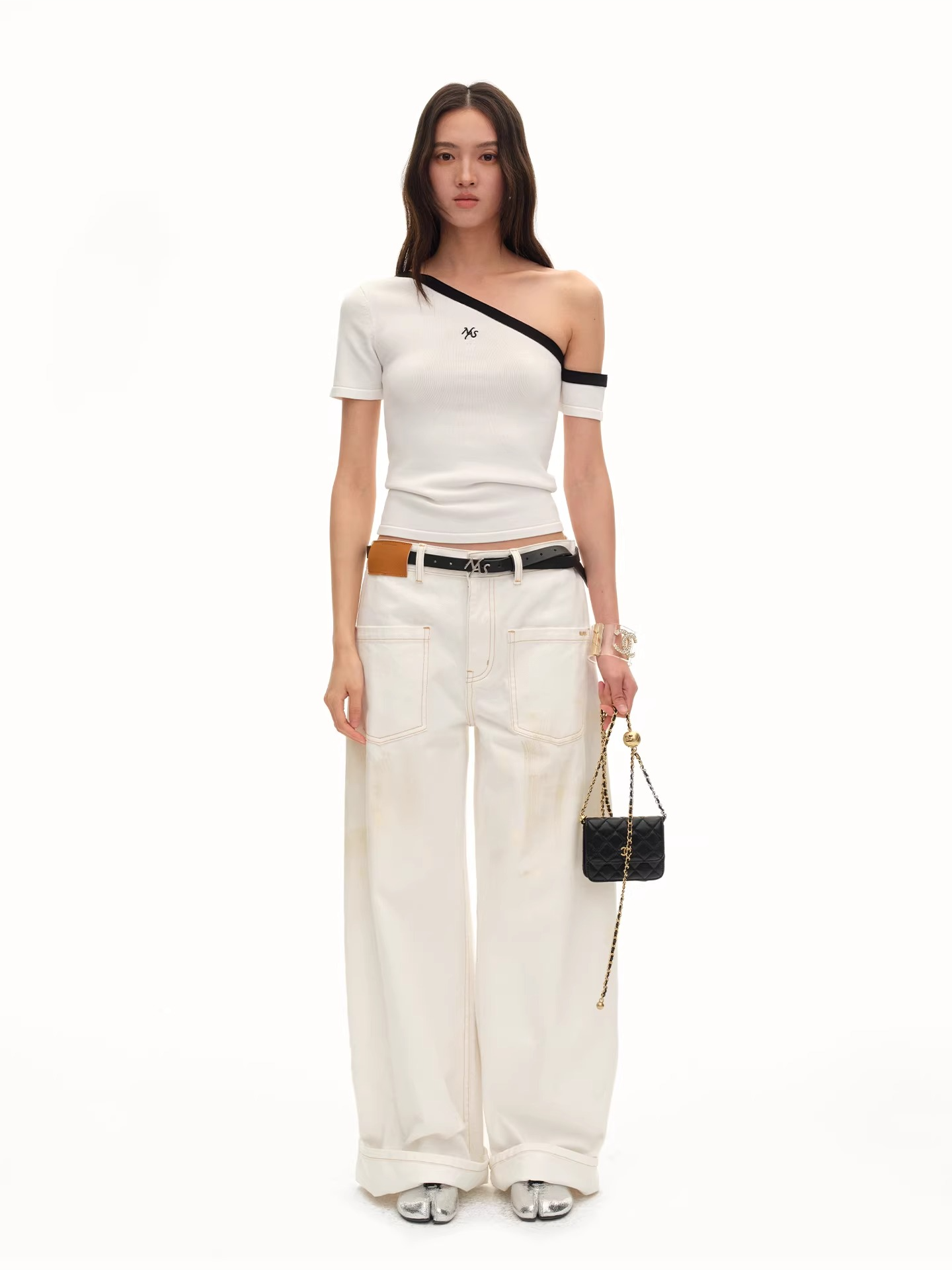 Asymmetric Sculpting Contrast Trim Fitted Tee