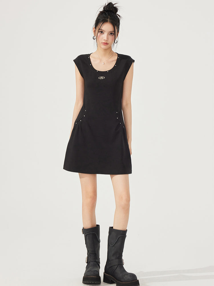 U-neck Waist-cinching Sleeveless Little Black Dress