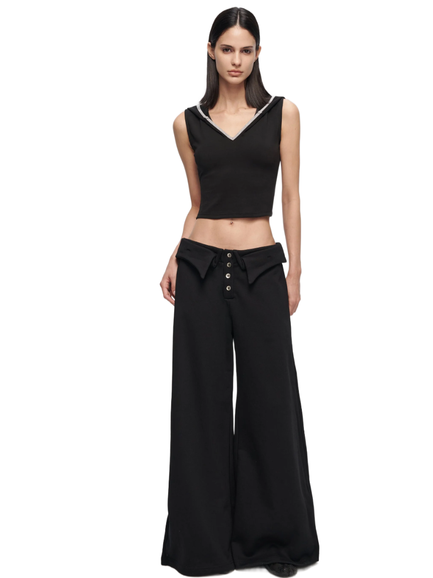 V-Cutout Hooded Sleeveless Trim Top In Black