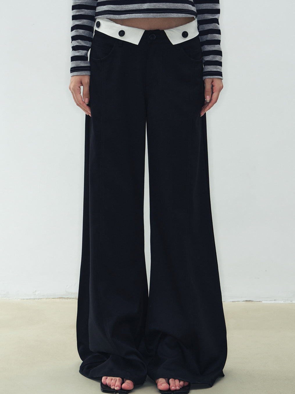 Low-Waist Wide-Leg Trousers