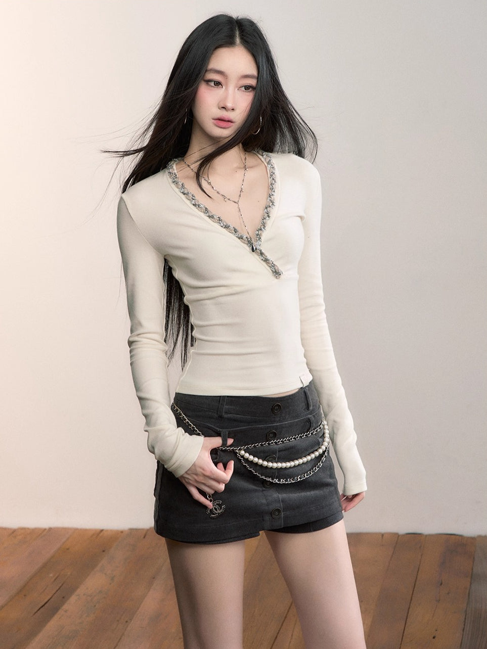 V-Neck Panelled Knit Long-Sleeve T-Shirt