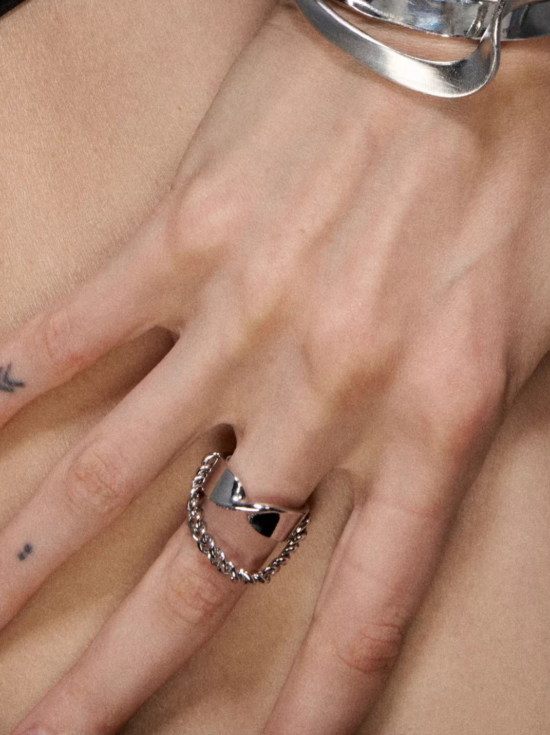 Minimalist Möbius Line Open Ring