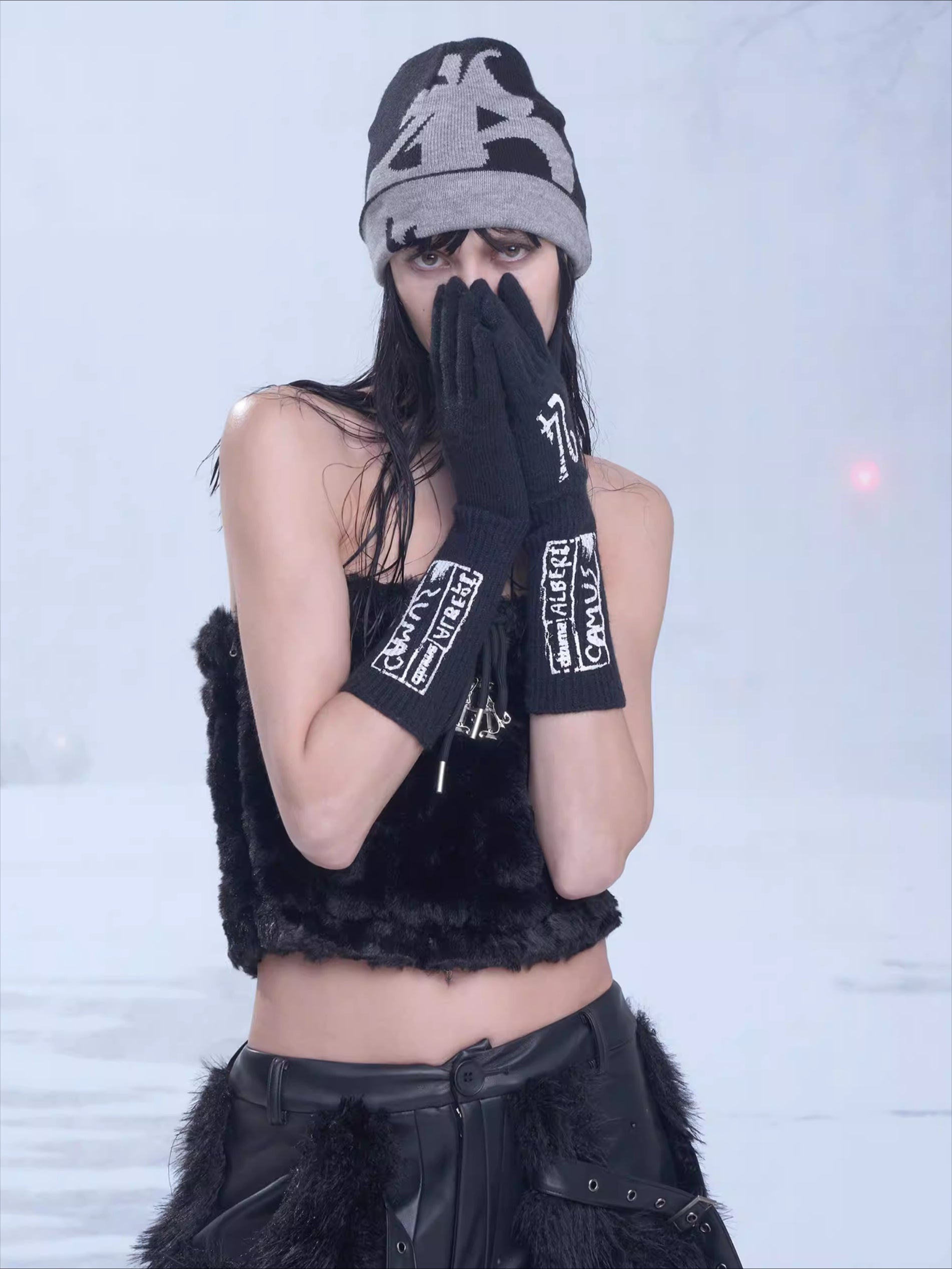 Printed Branded Knit Gloves