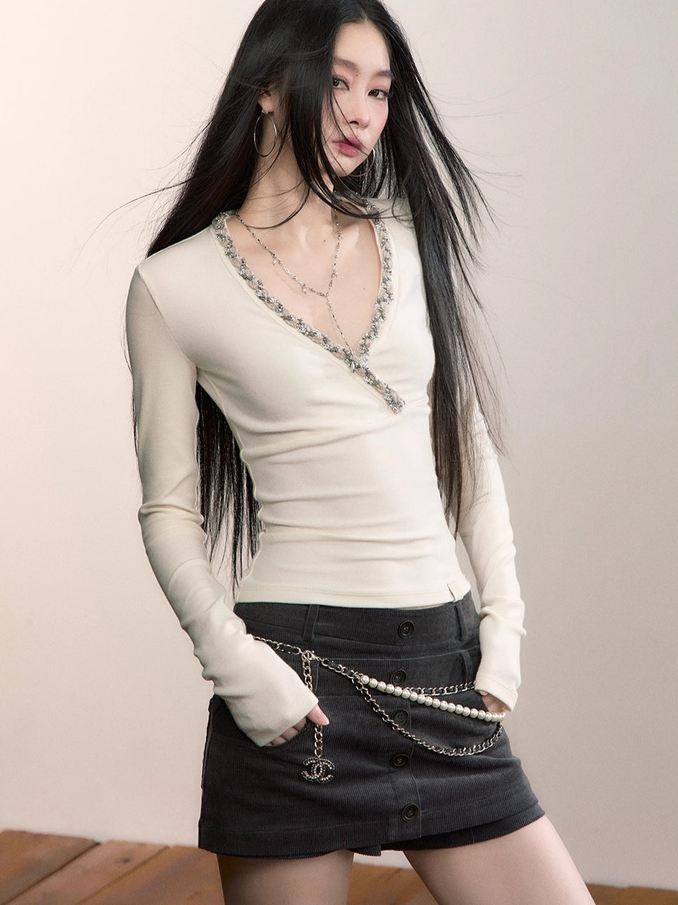 V-Neck Panelled Knit Long-Sleeve T-Shirt