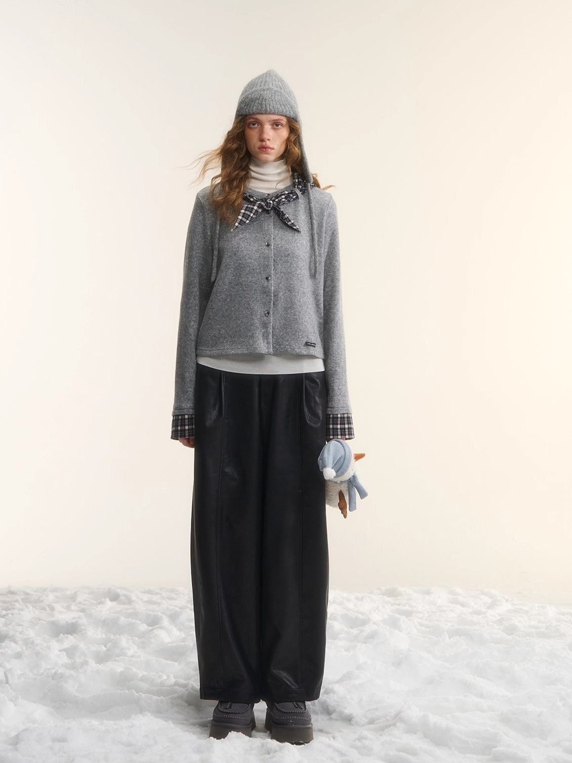 Panelled Slimming Black Curved-Leg Pants