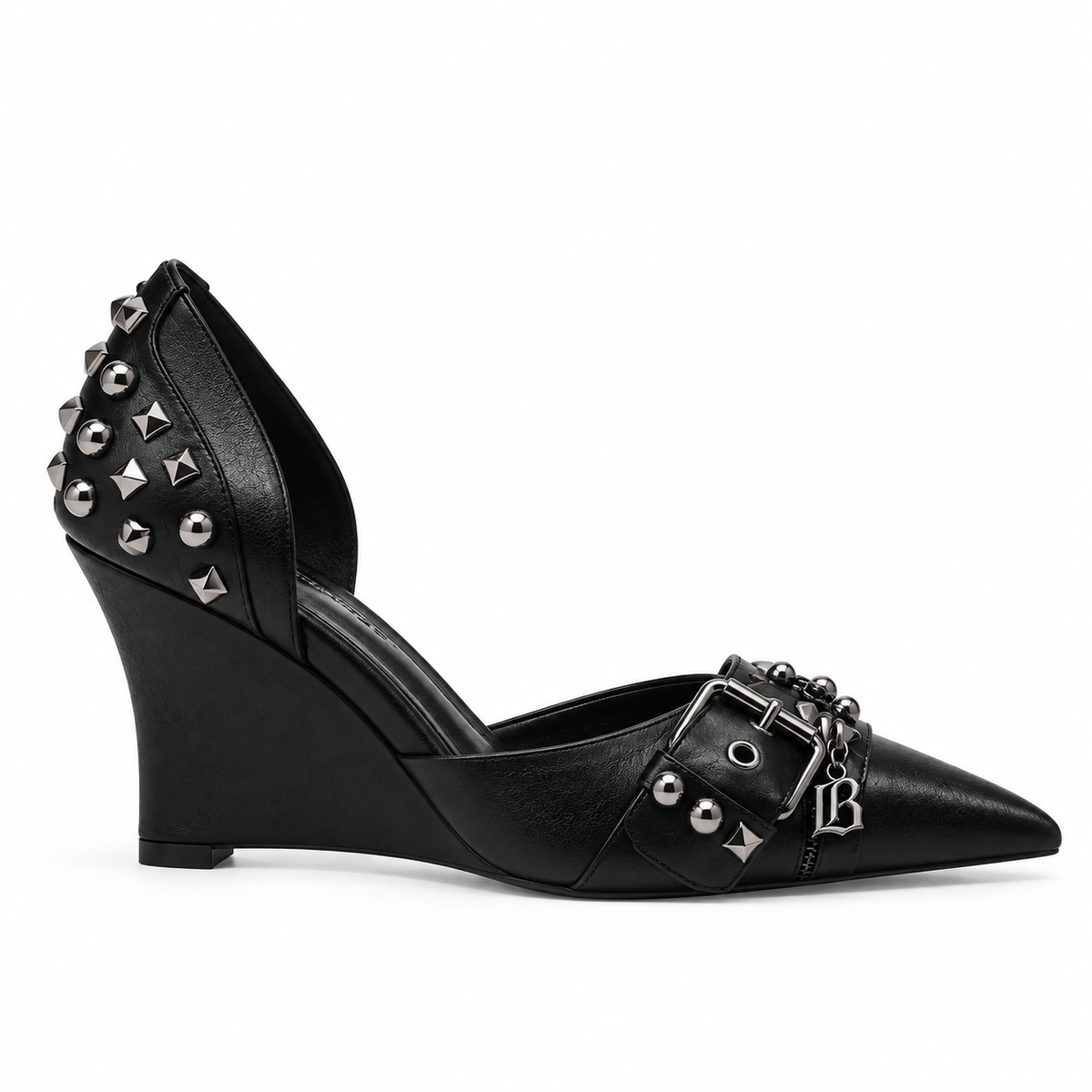 Tacones de cuña con tachuelas y punta afilada