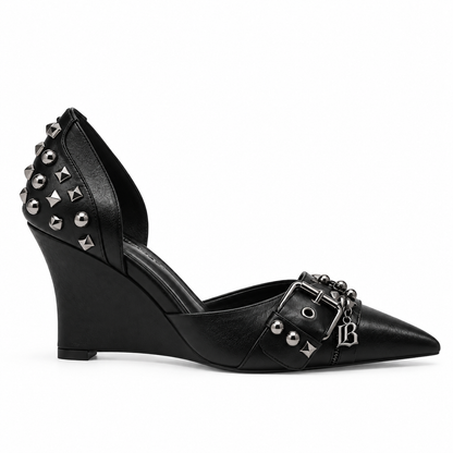 Tacones de cuña con tachuelas y punta afilada