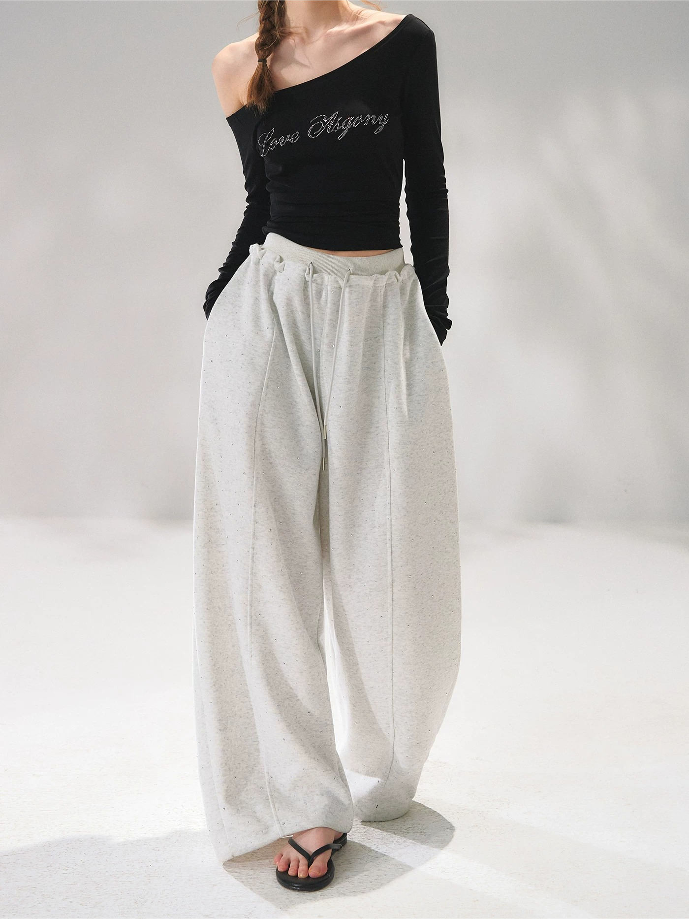 Starry Crystal Embellished Drawstring Curved-Leg Sweatpants