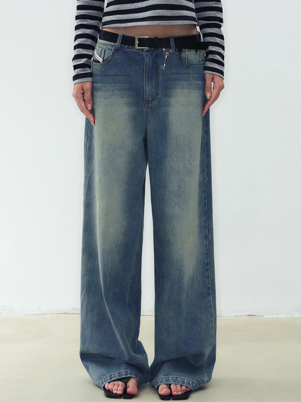 Relaxed Fit Washed Jeans