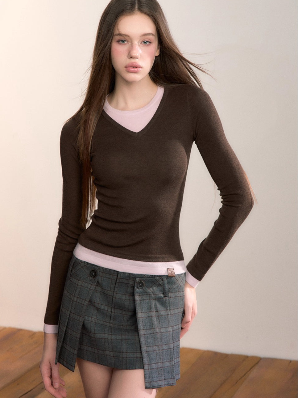 Contrast V-Neck Layered Knit Turtleneck