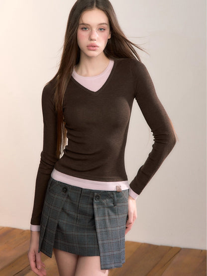 Contrast V-Neck Layered Knit Turtleneck