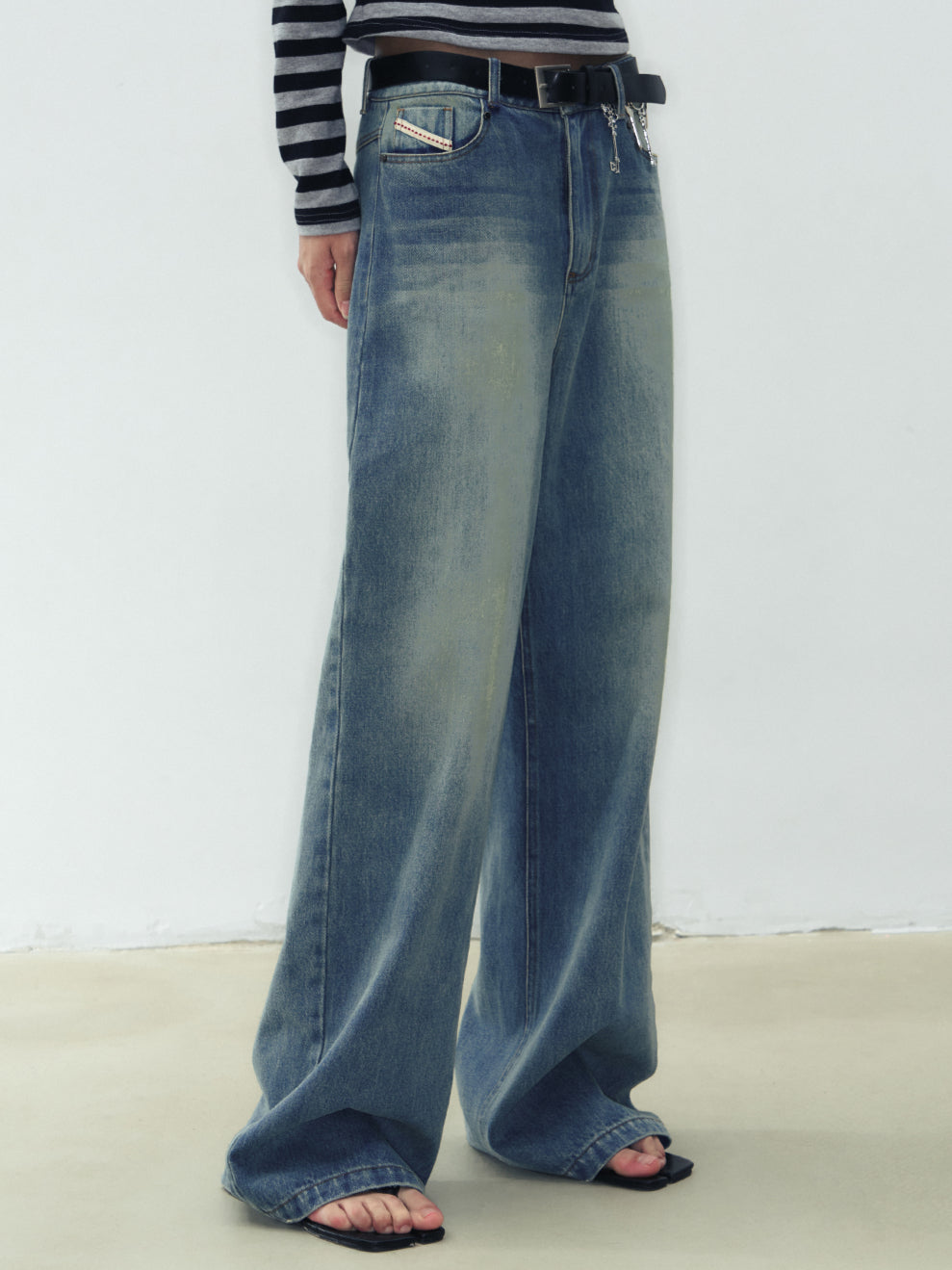 Relaxed Fit Washed Jeans