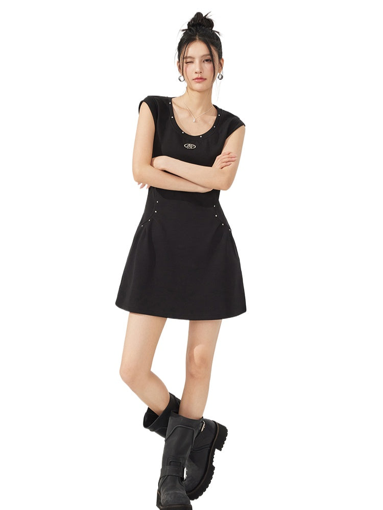 U-neck Waist-cinching Sleeveless Little Black Dress