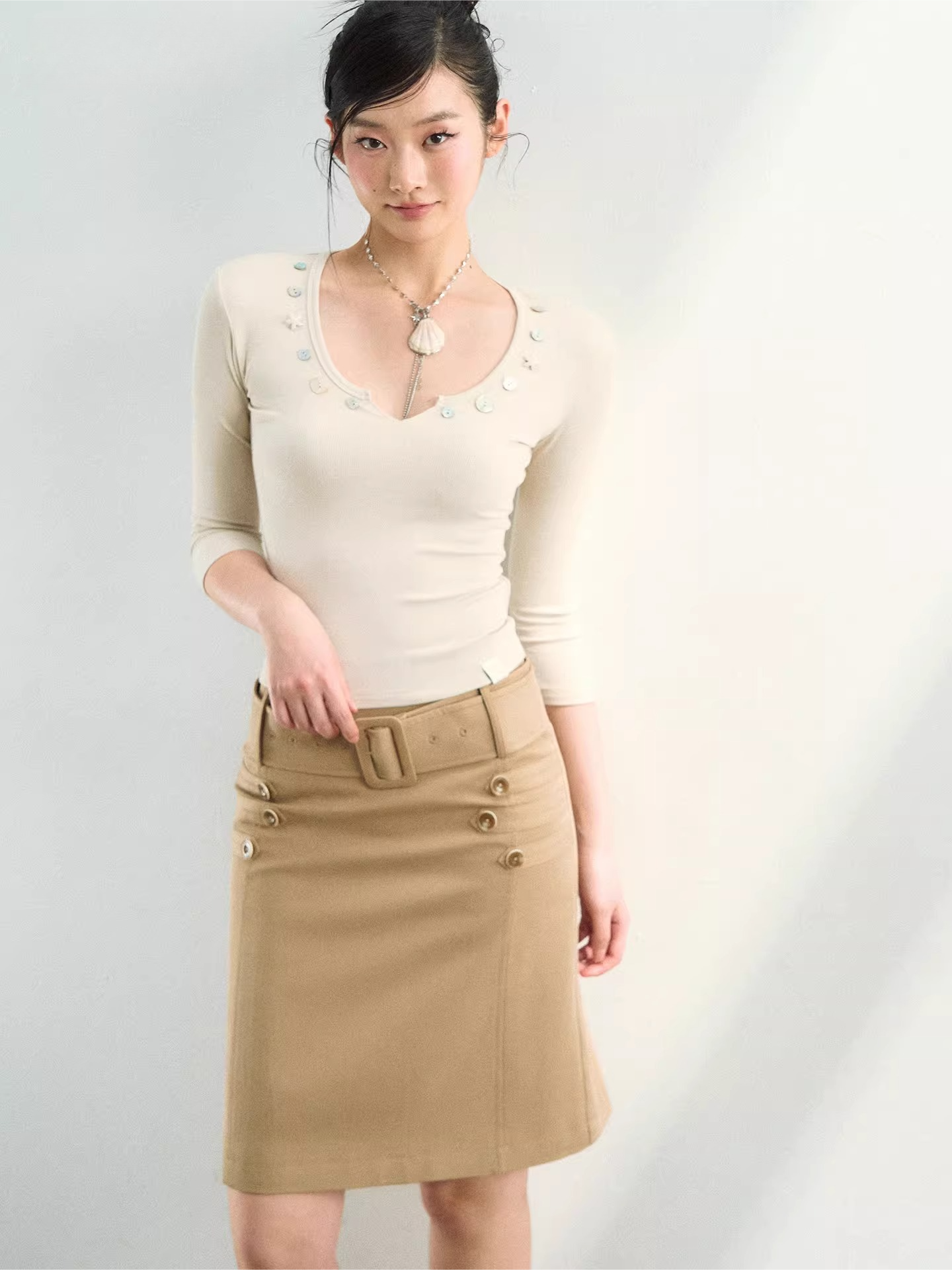 Studded V-Neck Cropped Knit T-Shirts