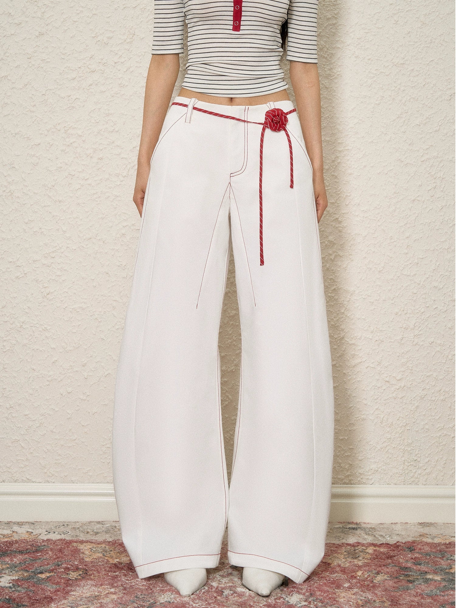 Rose Belt Contrast-Stitch Curved Jeans