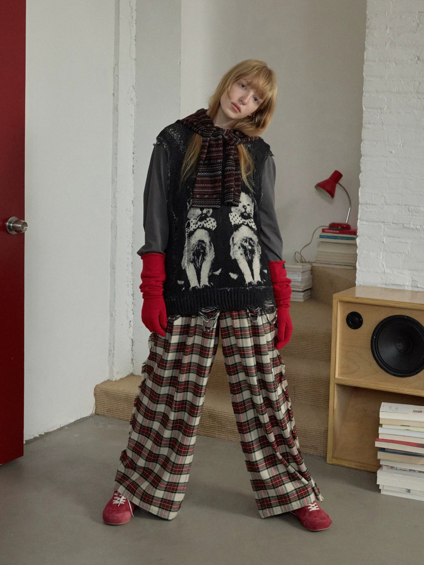 Distressed Cat Jacquard Knit Vest