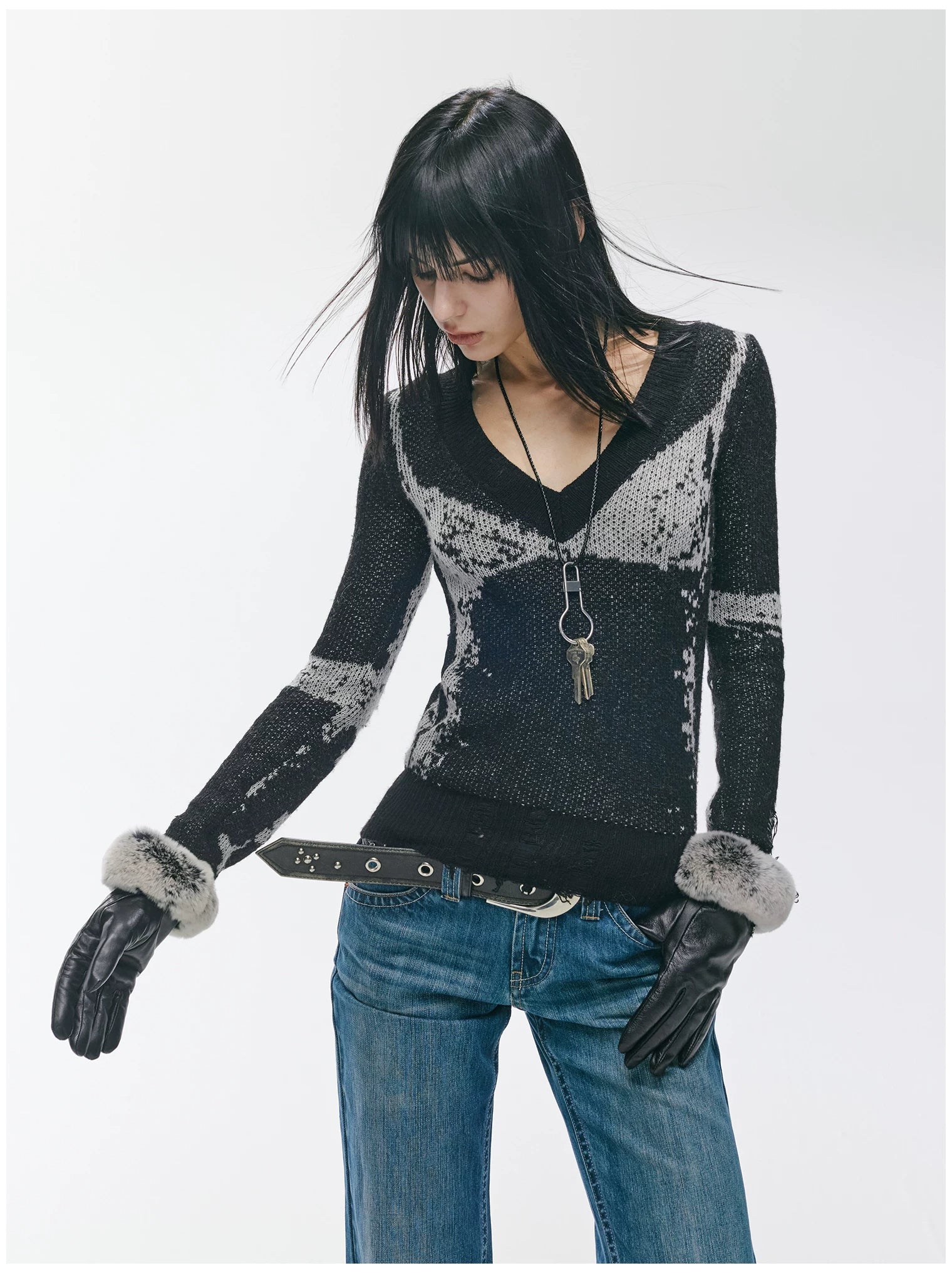 V-Neck Lamb Wool Slim-Fit Knit Sweater