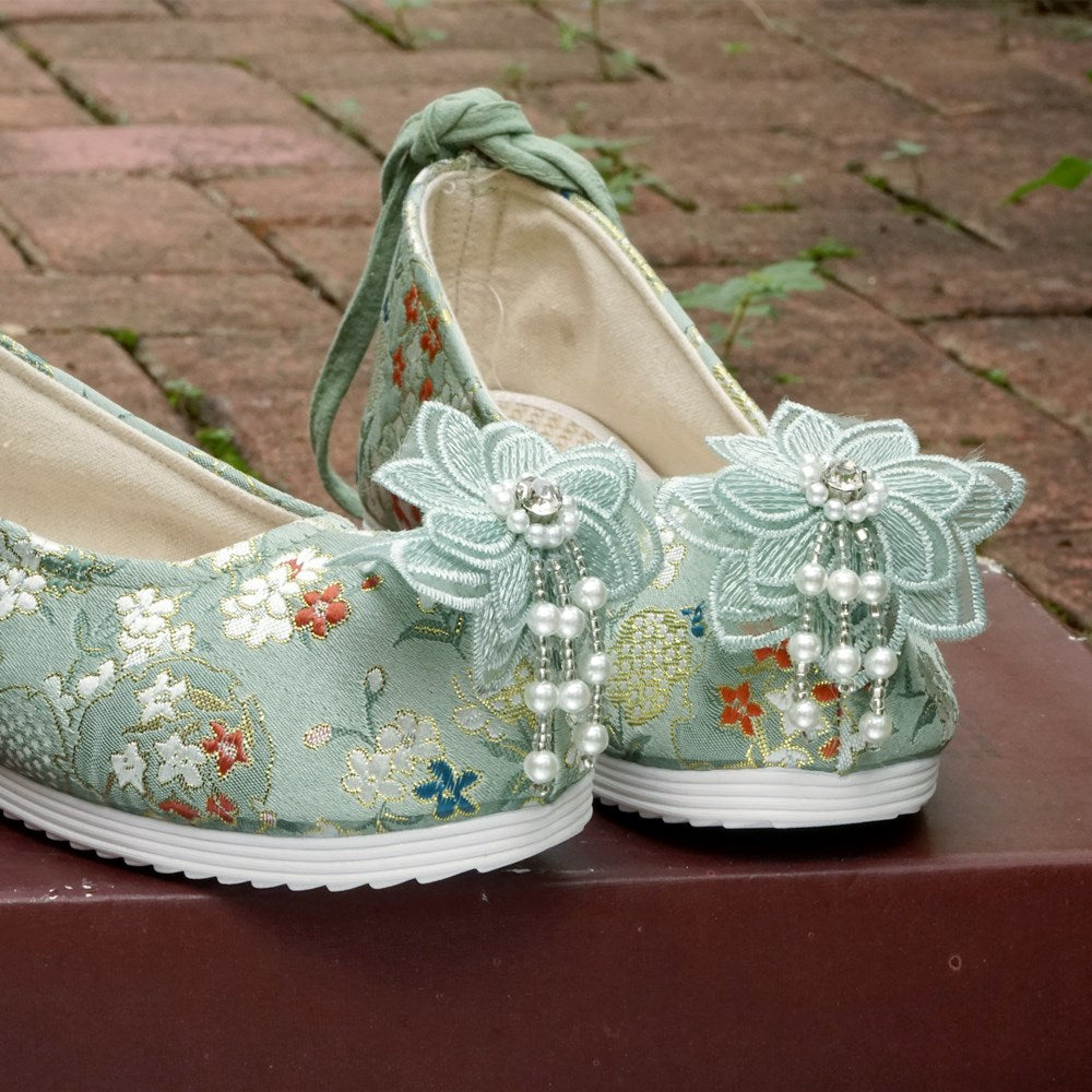 Tang Dynasty-style Ancient Chinese Embroidered Cloth Shoes - CHINASQUAD