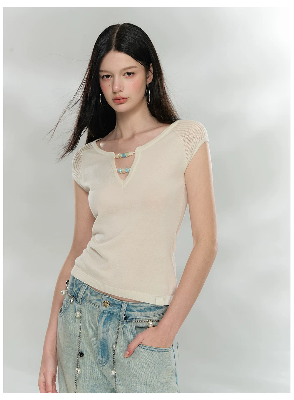 Beaded V-Neck Slim Knit T-Shirt