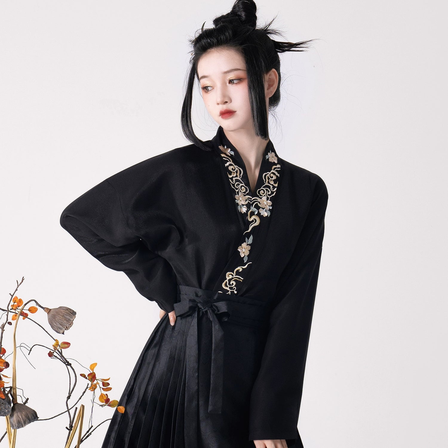 &quot;游龙踏雪&quot;Ming- Dynasty Hanfu Set - CHINASQUAD