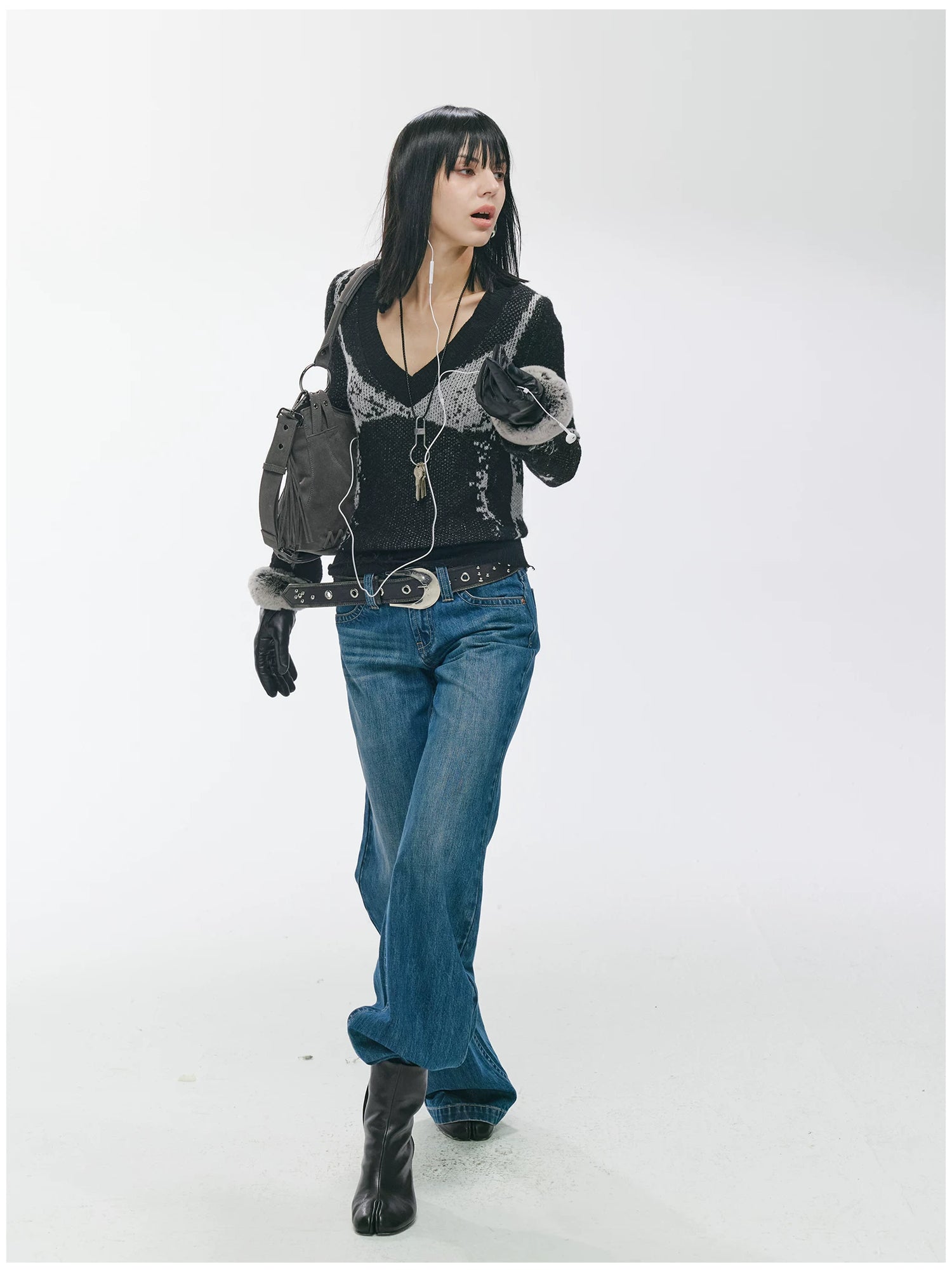 V-Neck Lamb Wool Slim-Fit Knit Sweater