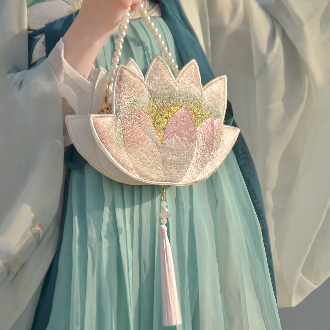 &quot;如梦令&quot; Ancient-Style Embroidered Lotus Handbag - CHINASQUAD