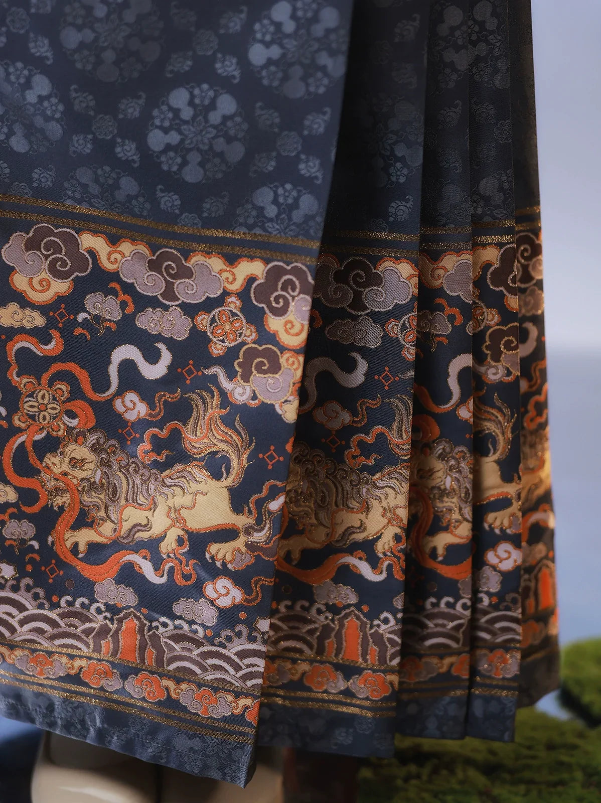 (Final Sale) "狮子球" Ming-style Horse-face Skirt
