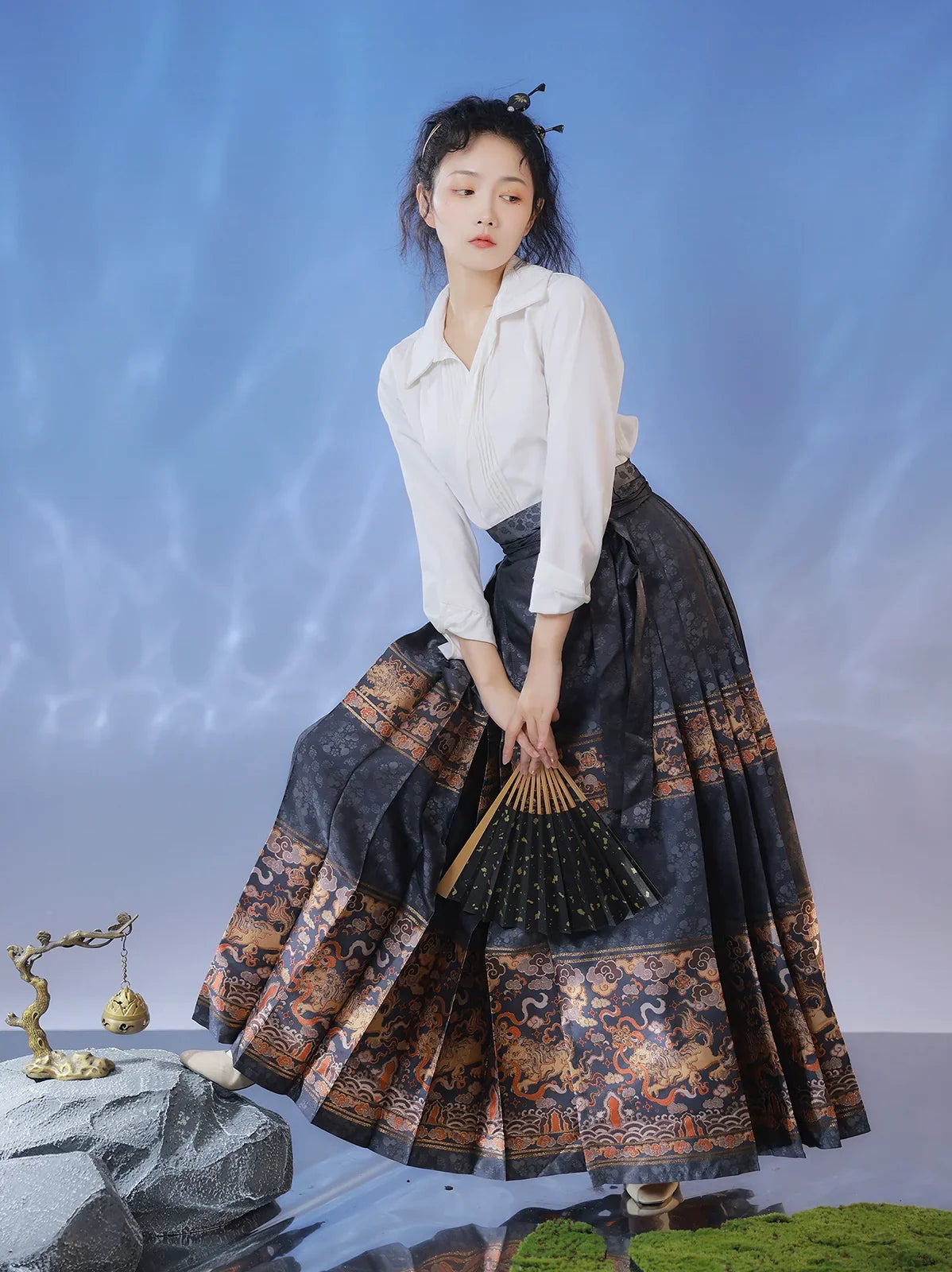 (Final Sale) "狮子球" Ming-style Horse-face Skirt