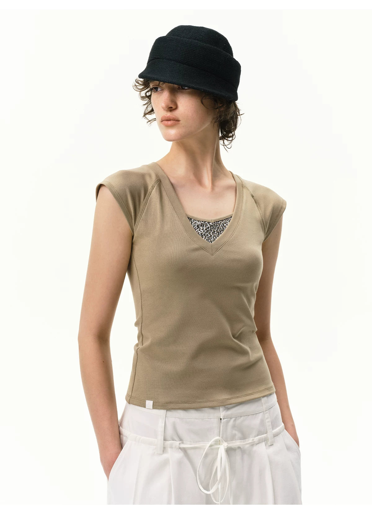 Contrast Leopard Insert V-Neck Cap Sleeve T-Shirt