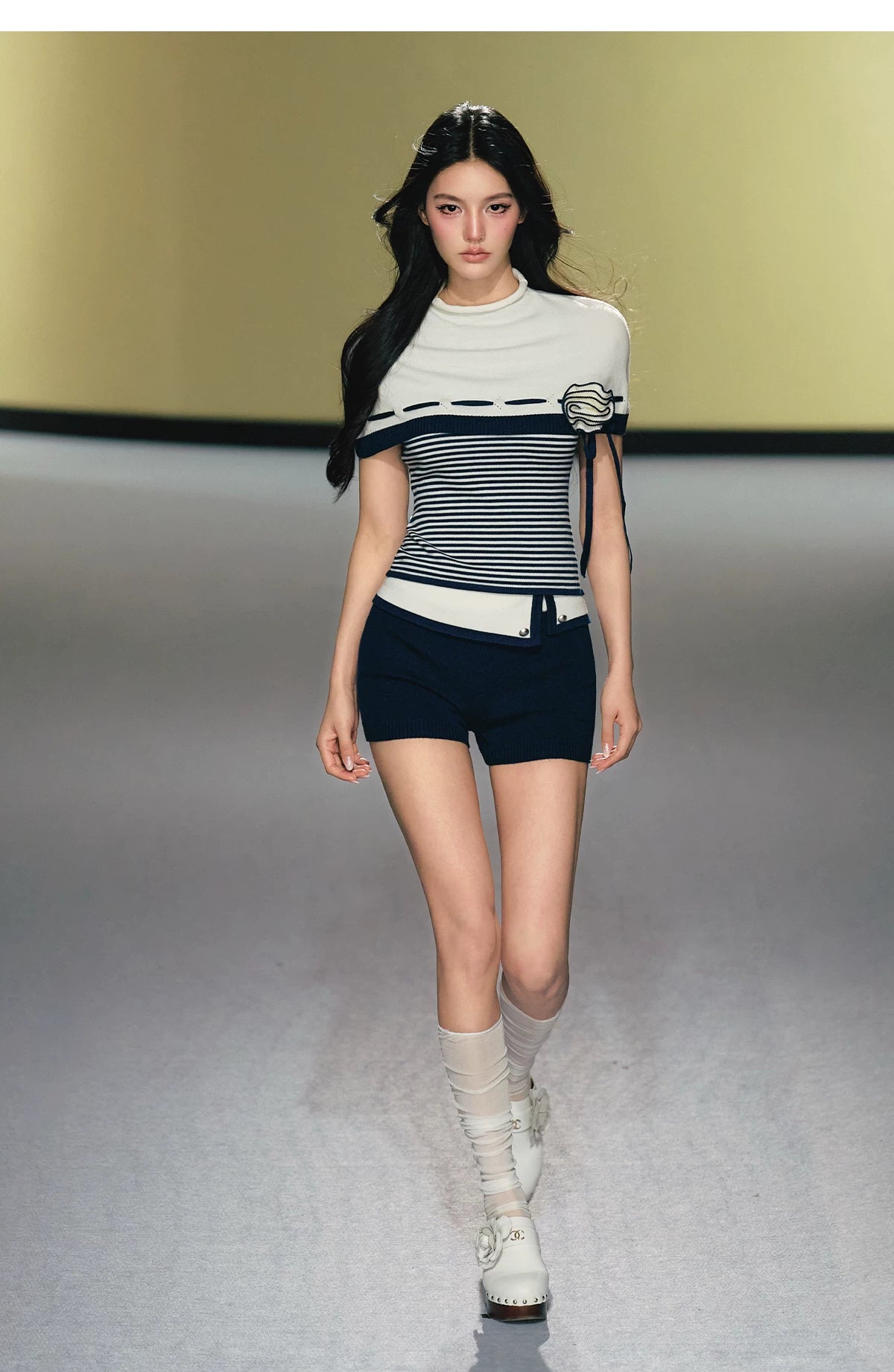 Color-Block Knit Shorts &amp; Half-Turtleneck Cape Top Set