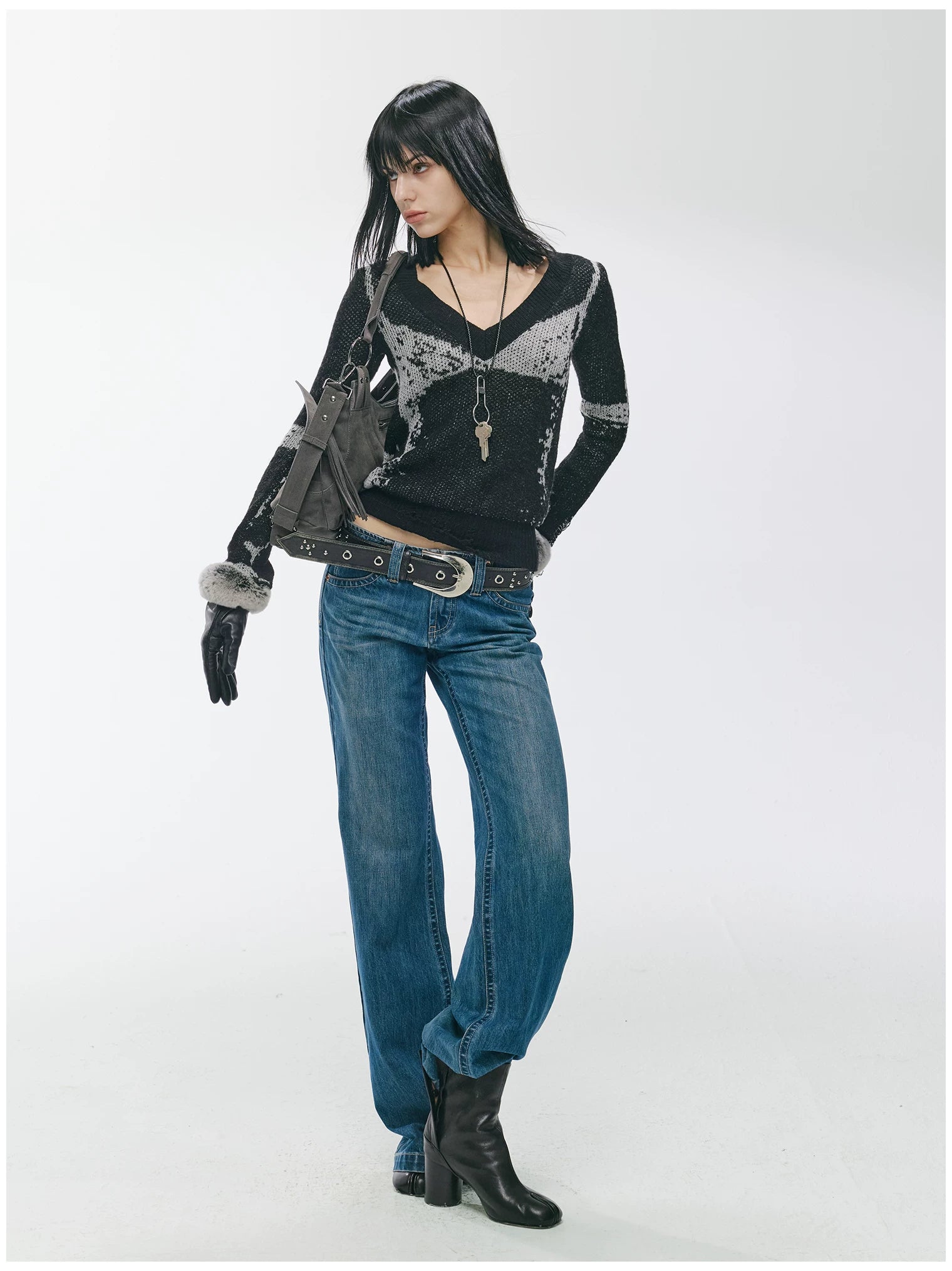 V-Neck Lamb Wool Slim-Fit Knit Sweater