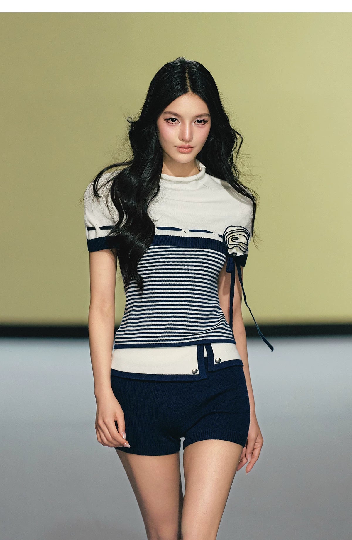 Color-Block Knit Shorts &amp; Half-Turtleneck Cape Top Set