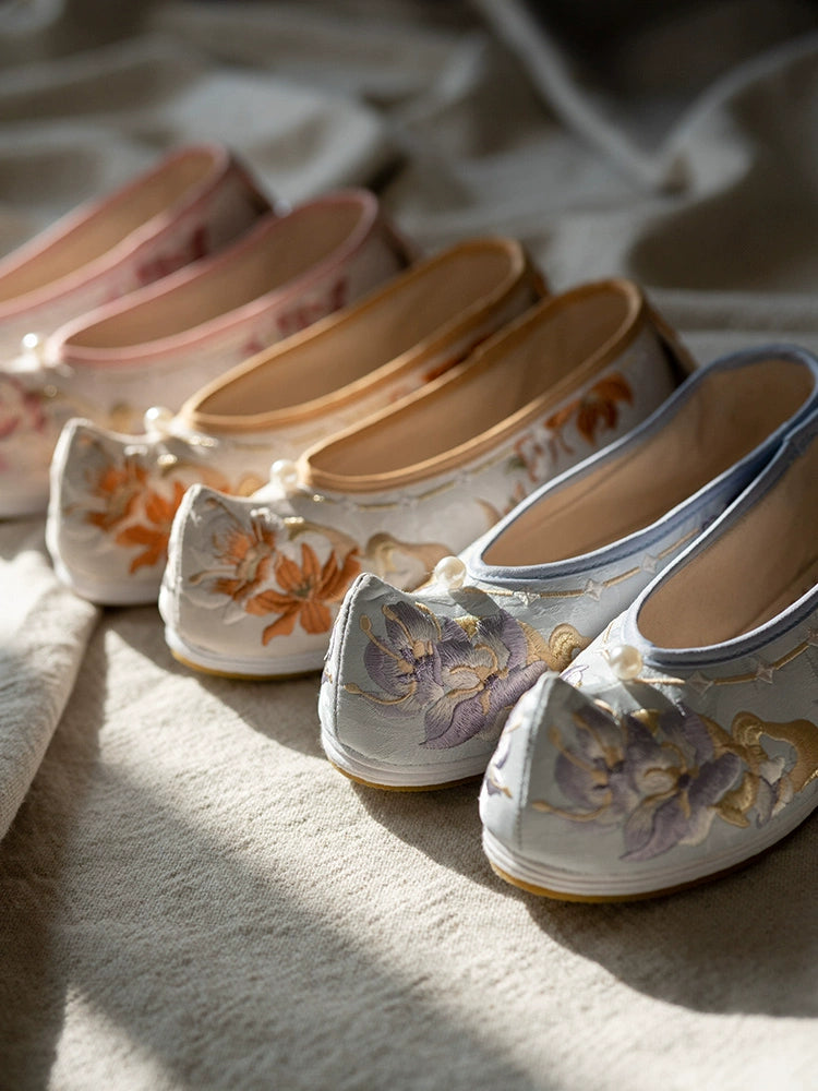 &quot;花照&quot; Three-Color Traditional Pattern Embroidered Low Heel Bow Shoes - CHINASQUAD