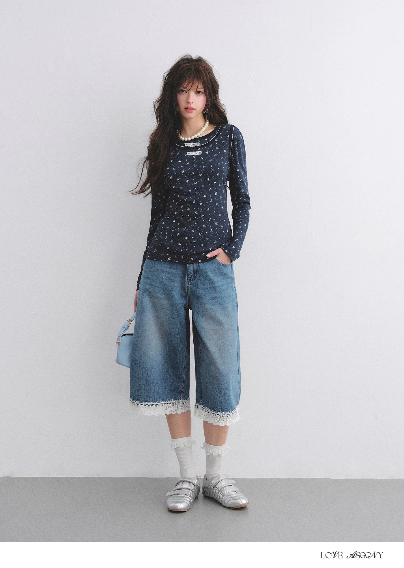 Vintage Washed Denim Cropped Jeans with Lace Embroidered Hem