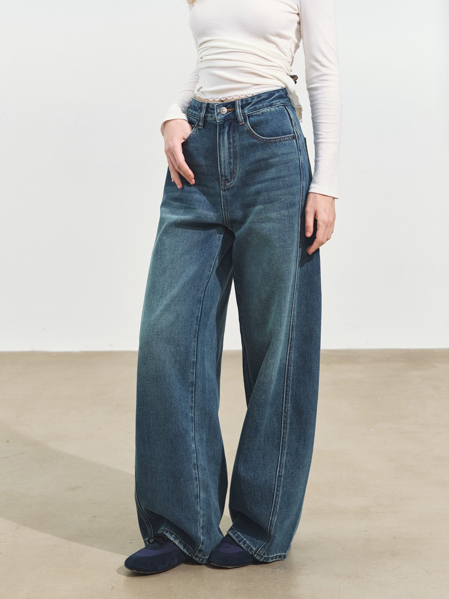 3D Seam Wide-Leg Crescent Denim Pants