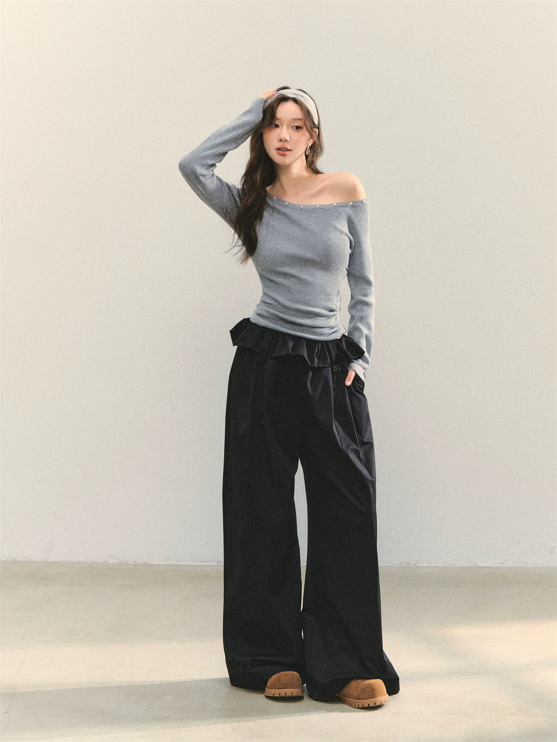 Pearl Decorated Waist-Cinched Knitted Crewneck