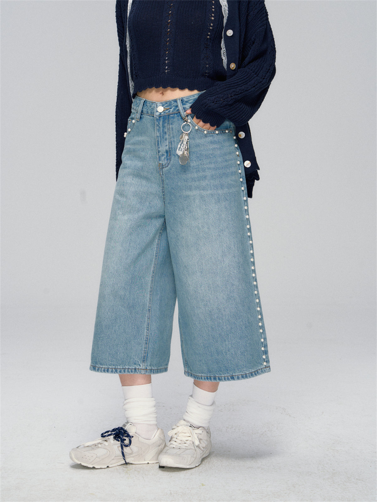 Side Seam Beaded Wide-leg Cropped Jeans