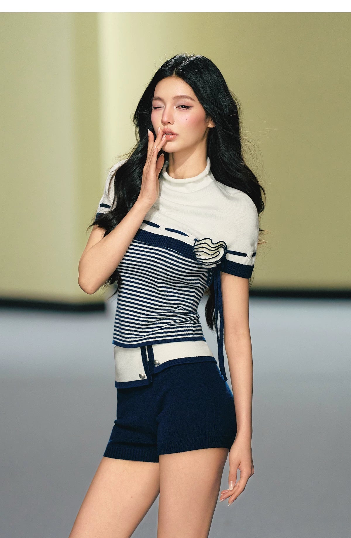 Color-Block Knit Shorts &amp; Half-Turtleneck Cape Top Set