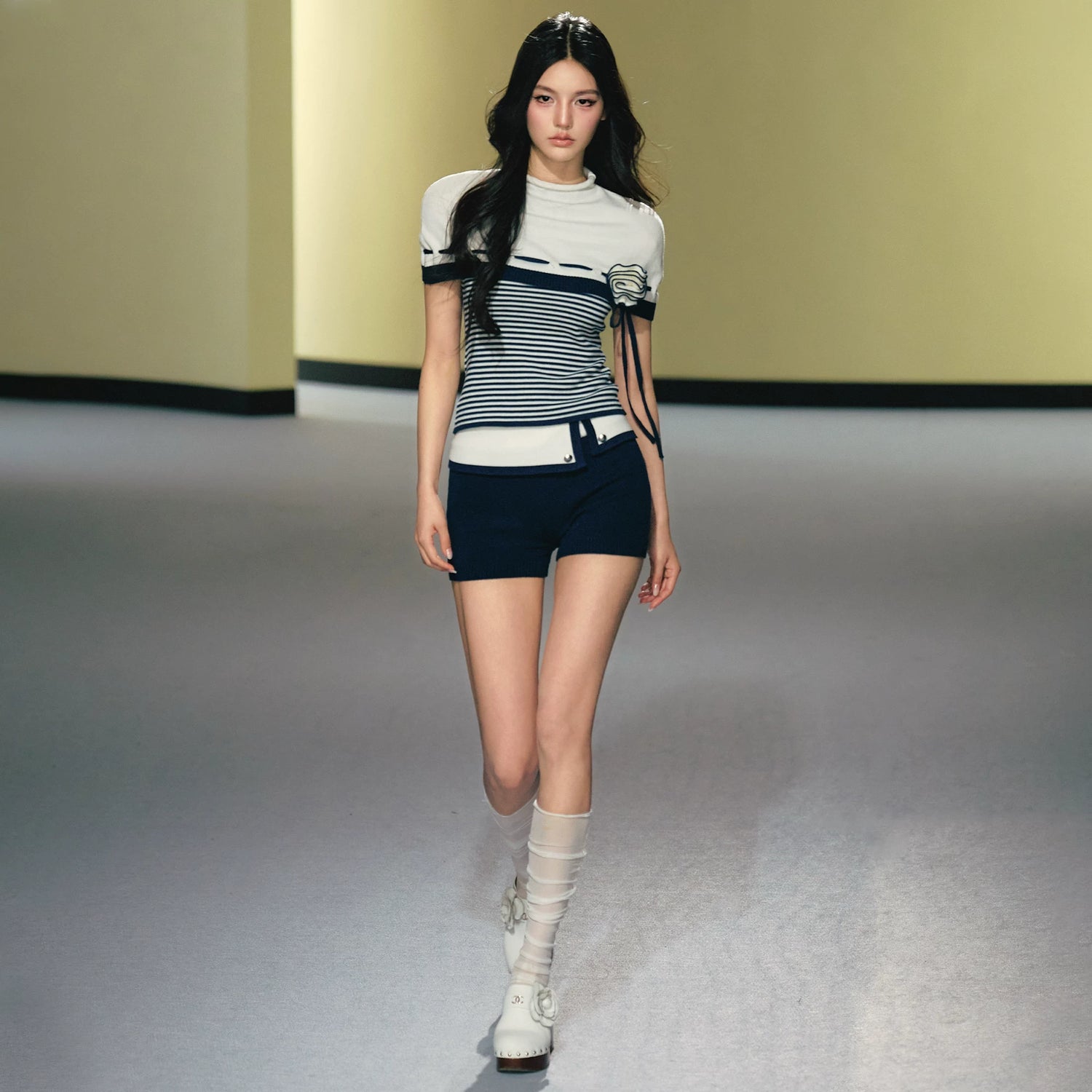 Color-Block Knit Shorts &amp; Half-Turtleneck Cape Top Set