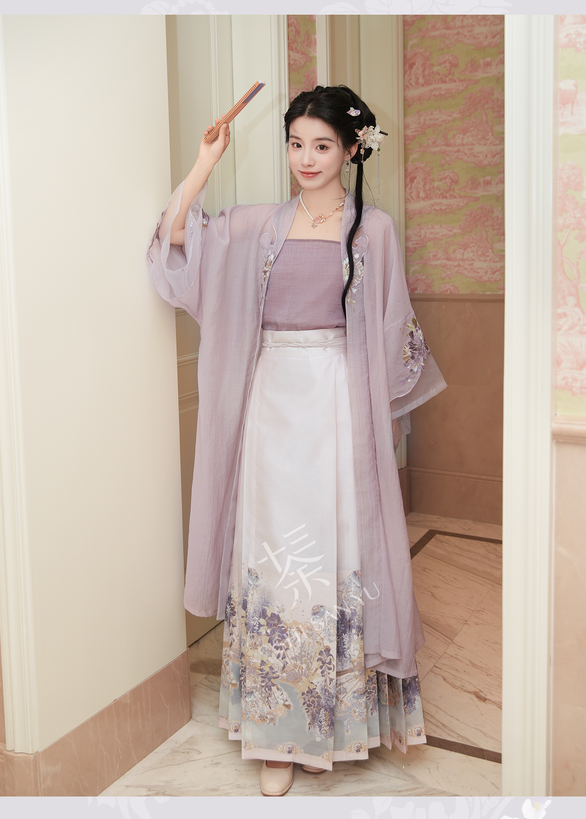 &quot;藤花幽梦&quot; Modern-style Hanfu Set