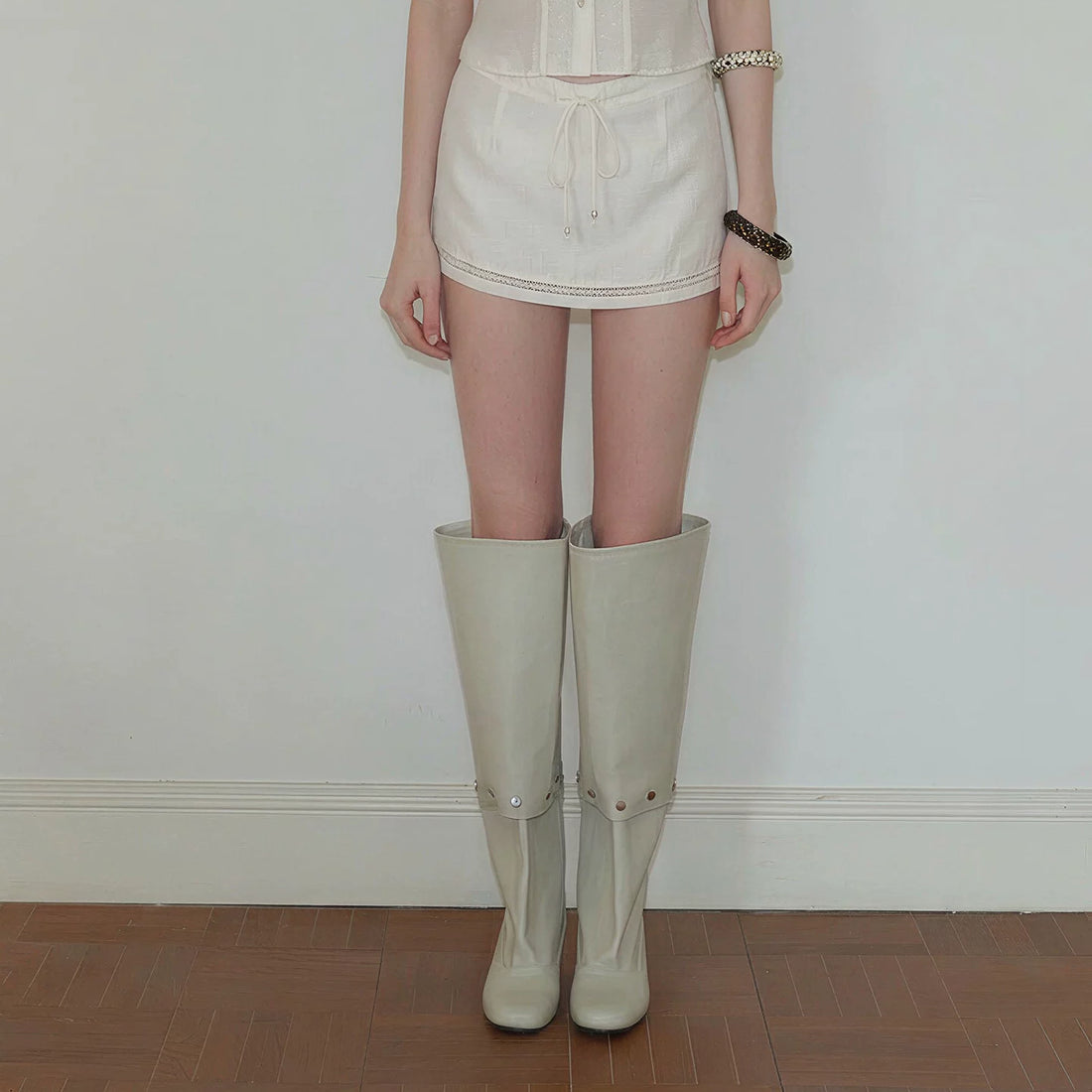 NEVERMORE Lustrous Acetate Shirt &amp; Mini Skirt Set – White Skirt(Pre-sale)