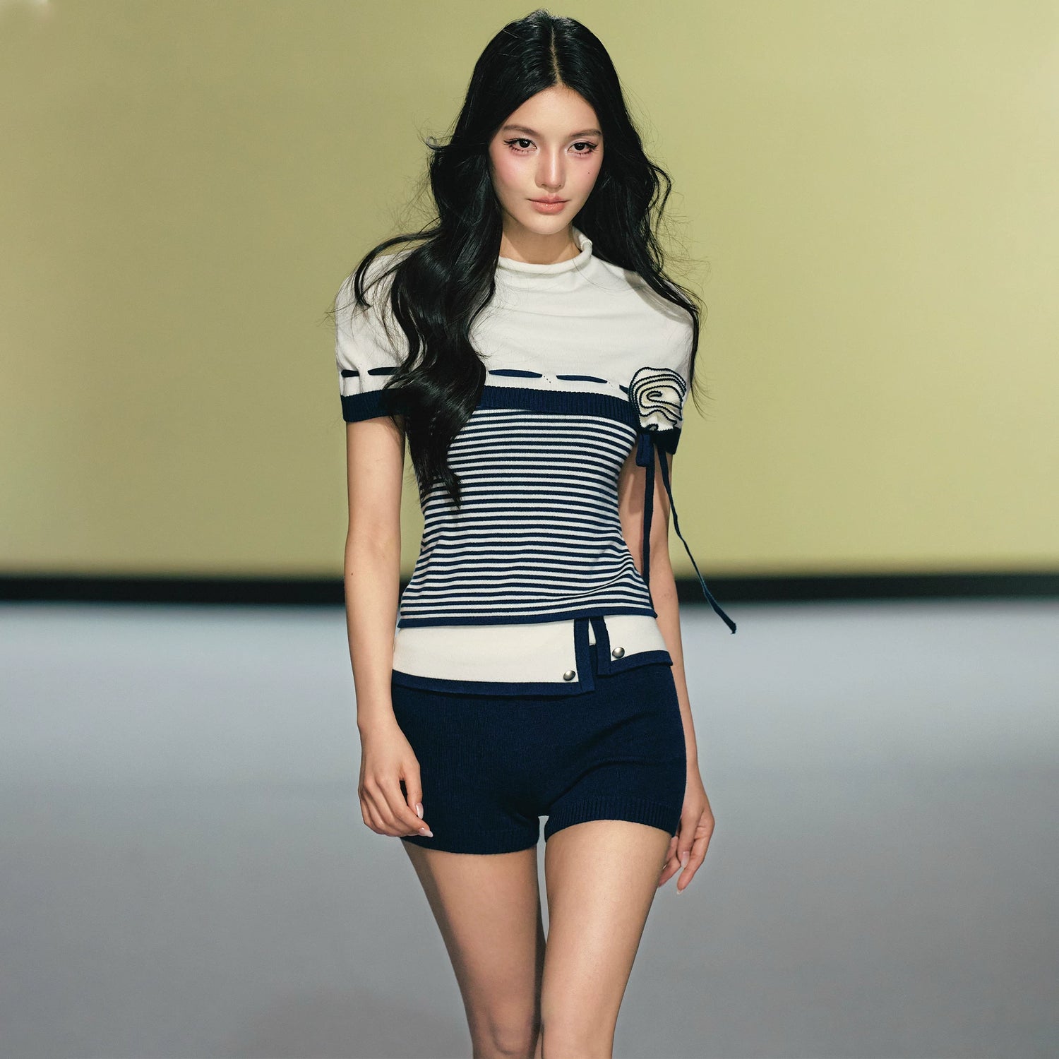 Color-Block Knit Shorts &amp; Half-Turtleneck Cape Top Set