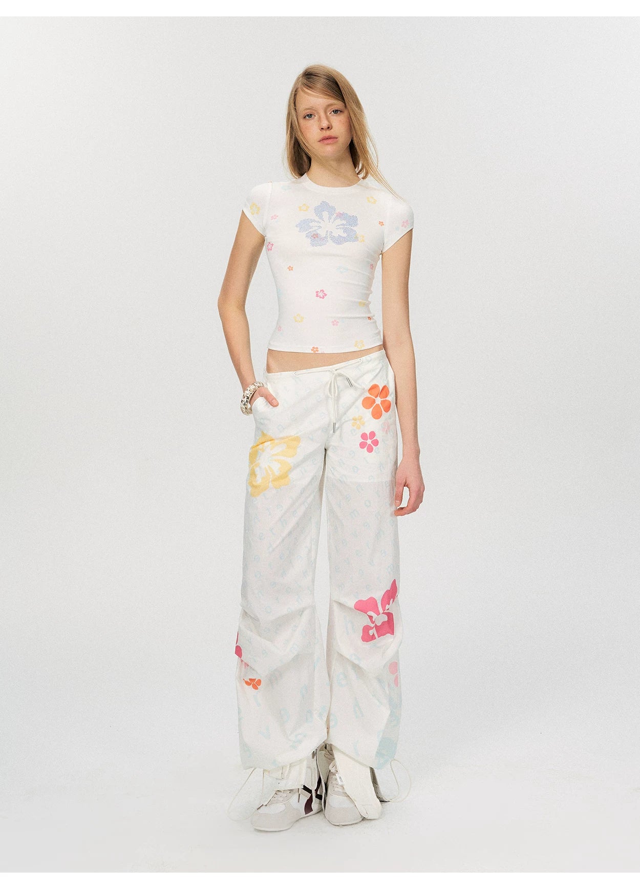 Rhinestone Floral Print Slim Fit Cropped T-Shirt