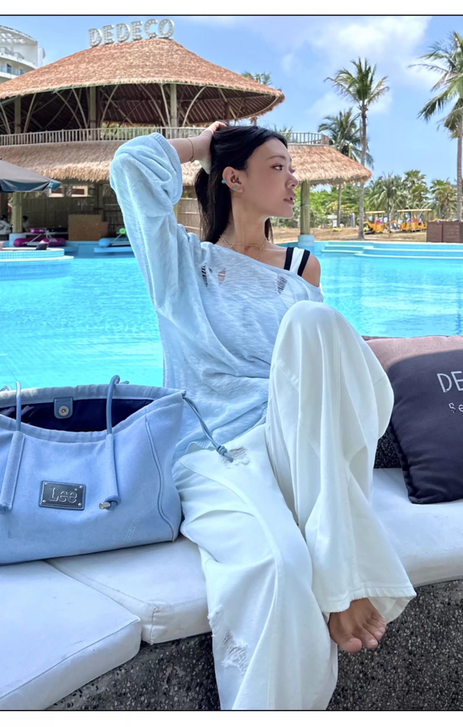 Washed Distressed Balloon-Fit Denim Jeans