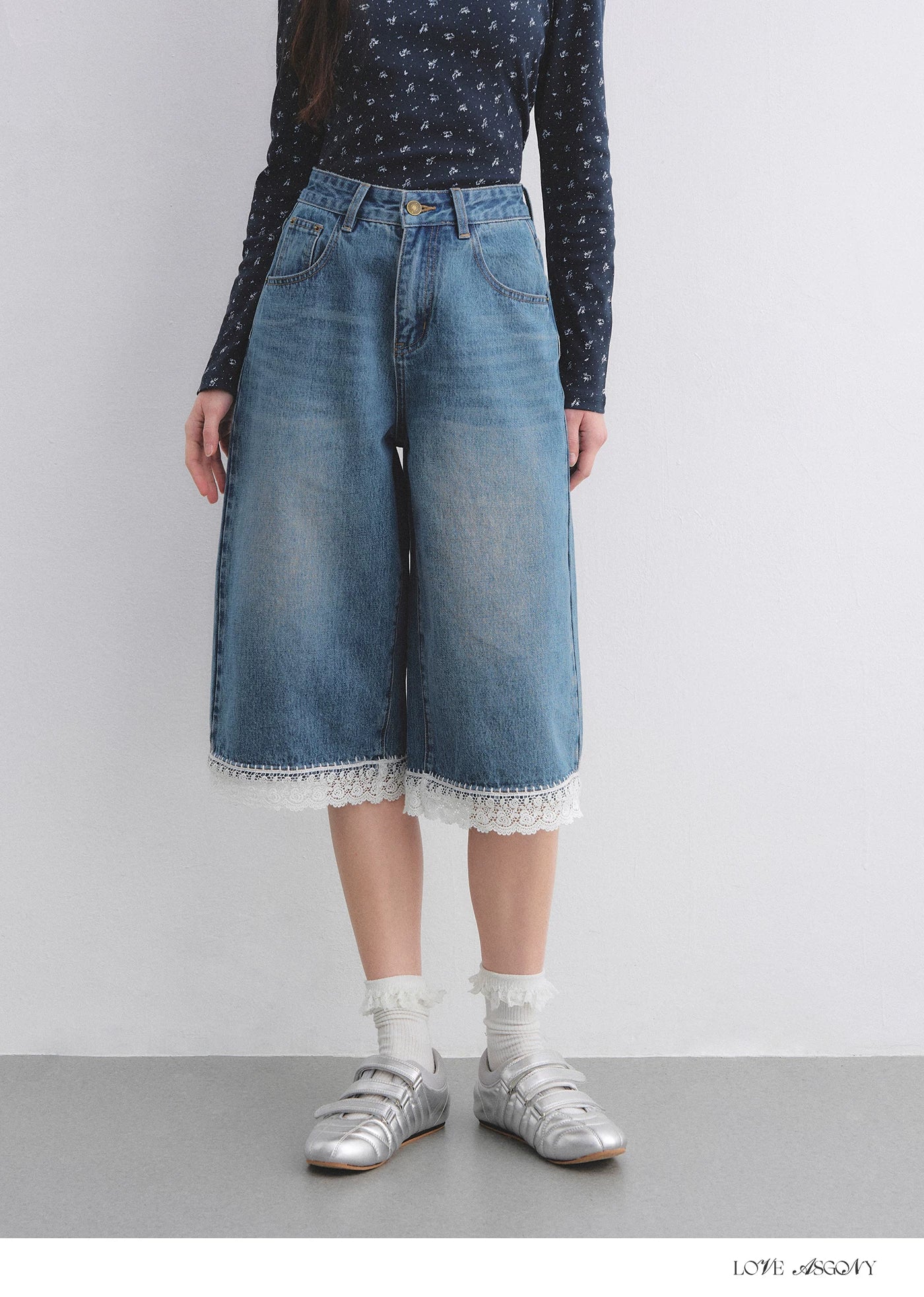 Vintage Washed Denim Cropped Jeans with Lace Embroidered Hem